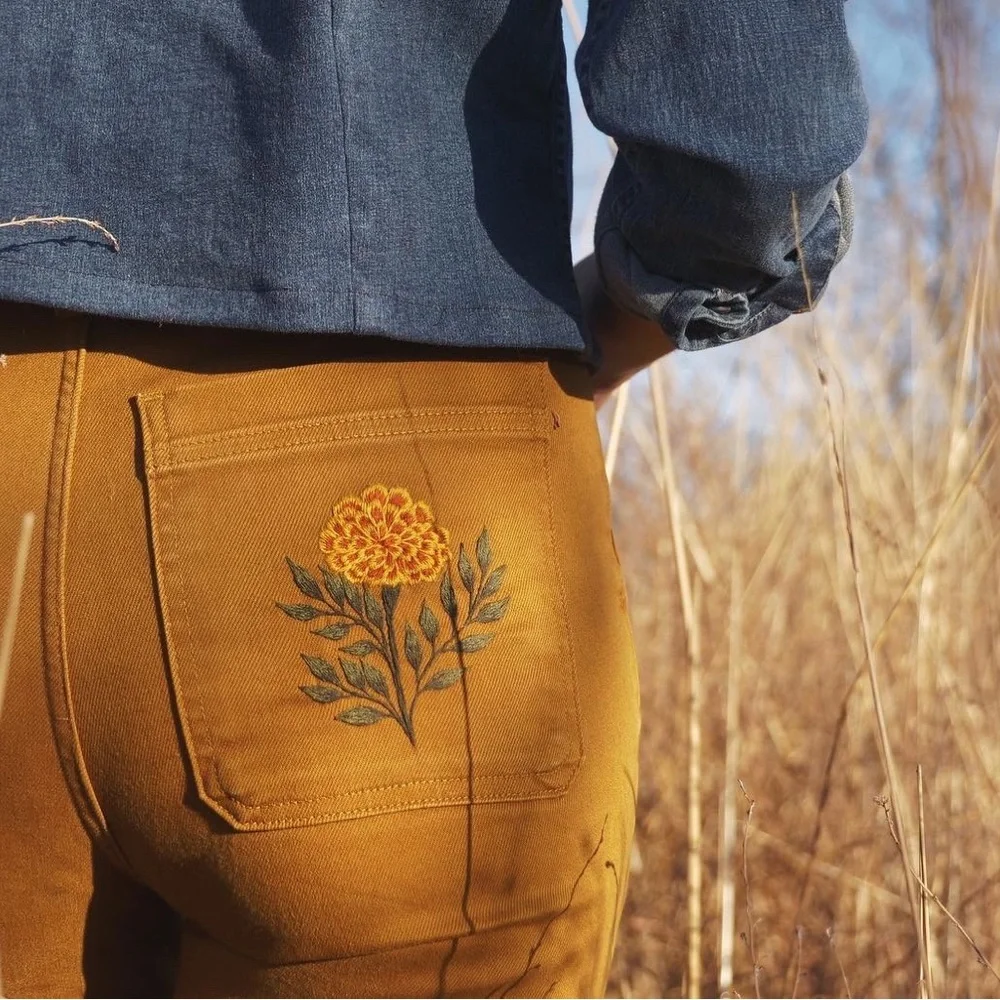 SOLD | Embroidered Everlane Slim Leg Crop | Size 00 | Brass/Mustard Brown - Picture 3 of 9